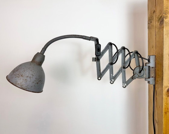 Image 1 of Grijze industriële wandlamp met flexibele arm van Elektroinstala, jaren 60.