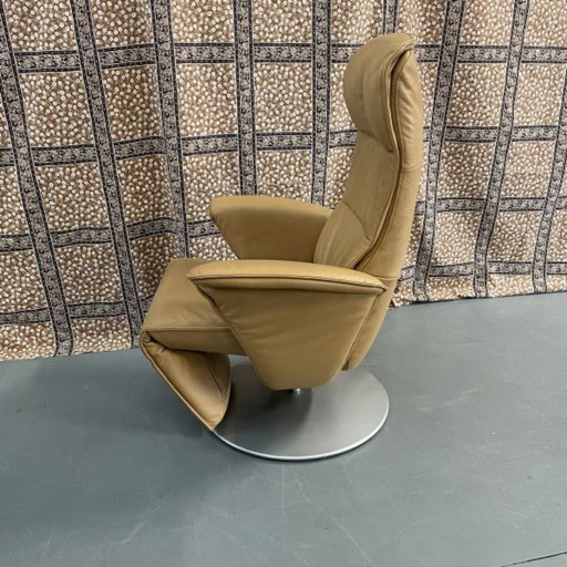 Poltrona reclinabile in pelle color ocra