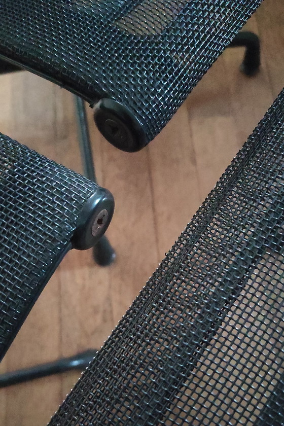 Image 1 of 3 sedie nere di Charles & Ray Eames EA105 per Vitra