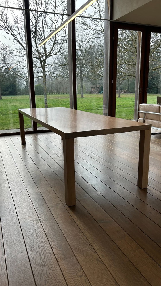 Image 1 of Stilvoller Esstisch aus Holz