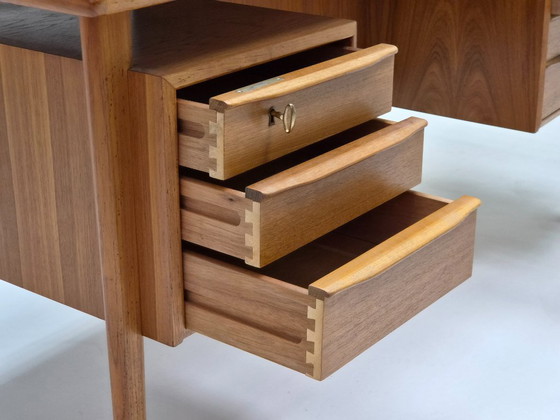 Escritorio danés antiguo de teca, diseñado por Peter Løvig Nielsen para Løvig, década de 1960. – Wood (photo 10 of 14)