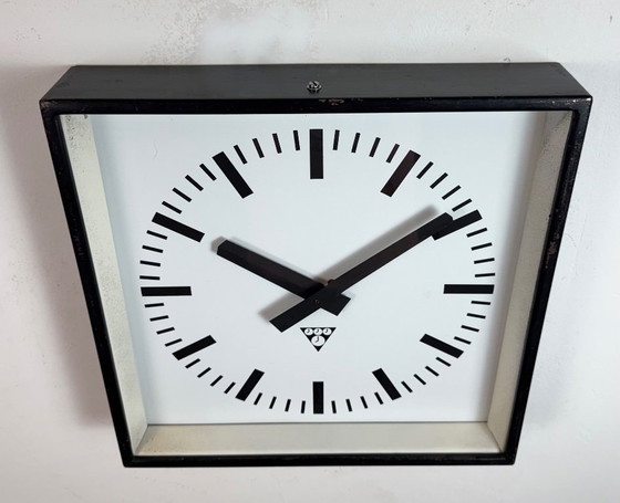 Image 1 of Zwarte industriële vierkante wandklok van Pragotron, jaren 70