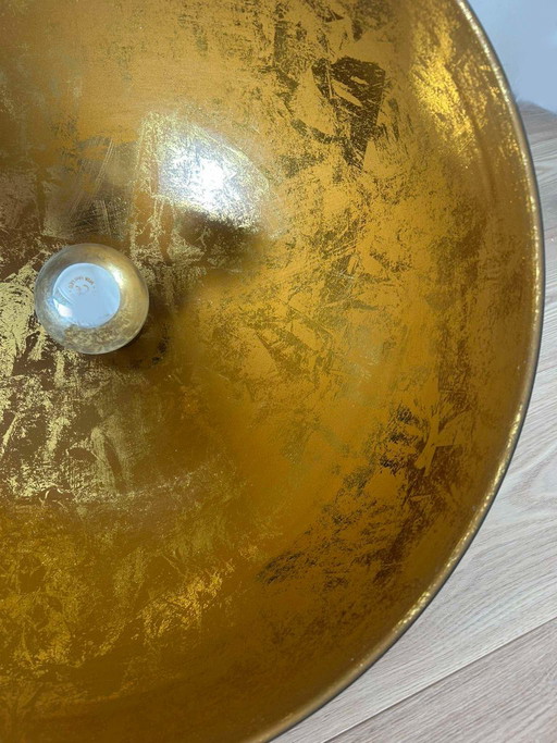 Zwarte hanglamp met gouden binnenkant