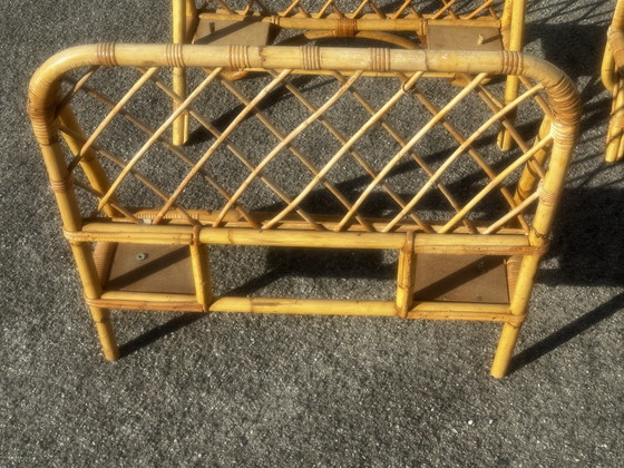 Twee vintage eenpersoonsbedden van rotan, jaren 70. – Fabrication artisanale années 70, Rattan (photo 7 of 15)