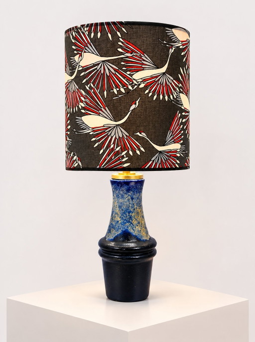 Lampada da tavolo d'atmosfera con paralume a forma di gru realizzato con un vaso Scheurich.