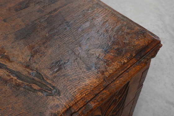 Image 1 of Raro Gran arcón gótico del siglo XVI tallado en roble macizo, Francia