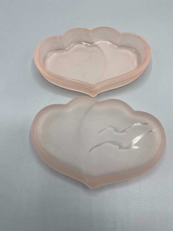 Roze satijnen glazen sieradendoos – meeuwdesign – verweerde hartvorm – Glazen & Karaffen, Glass, Art Deco (photo 3 of 6)