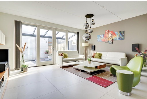 Leolux Design-Sitzbereich: Felizia-Sofas, Sella-Sessel und Barillo-Tisch