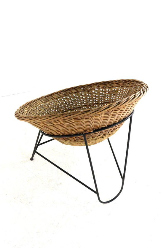 Image 1 of Poltrona con cesto in vimini nello stile di Matthieu Matégot