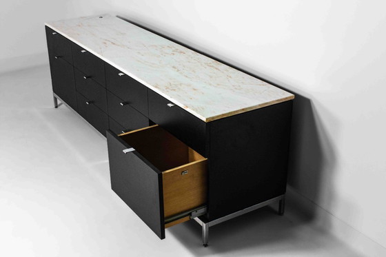 Image 1 of Directiedressoir van F. Knoll.