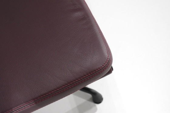 EA 223 Ottoman Stool designed by Charles and Ray Eames for Vitra, USA, 1969. – Display cabinets, Aluminium (photo 11 of 19)