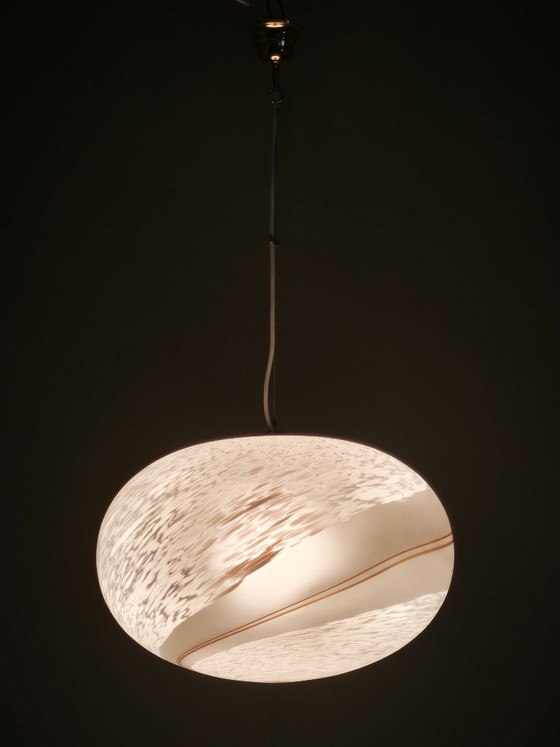 Lampada a Sospensione Italiana Vetro di Murano Ottone Globo Spirale Space Age Anni '70 – Lampadari, Brass (photo 2 of 11)