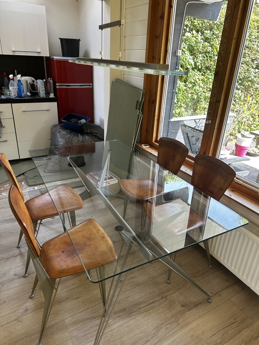 Designer-Esstisch mit 4 passenden Lederstühlen