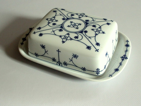 Image 1 of Arzberg Beurrier Porcelaine Bleu indien/Blanc Motif fleur de paille - Vintage