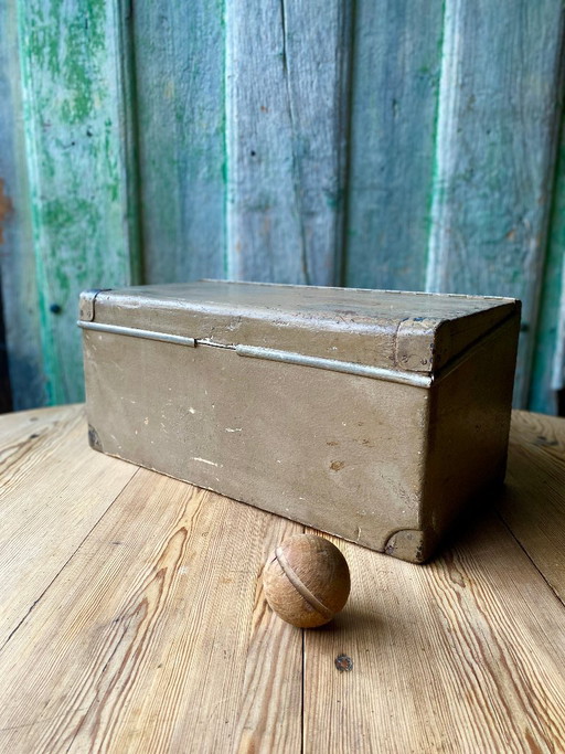 caja de madera antigua