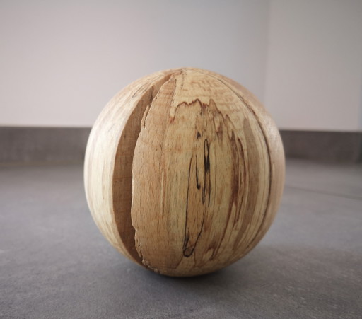 AVT No. 001 – Hand-turned sphere from Lahn driftwood | Unique piece