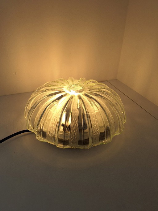 Gegoten glazen plafond- of wandlamp