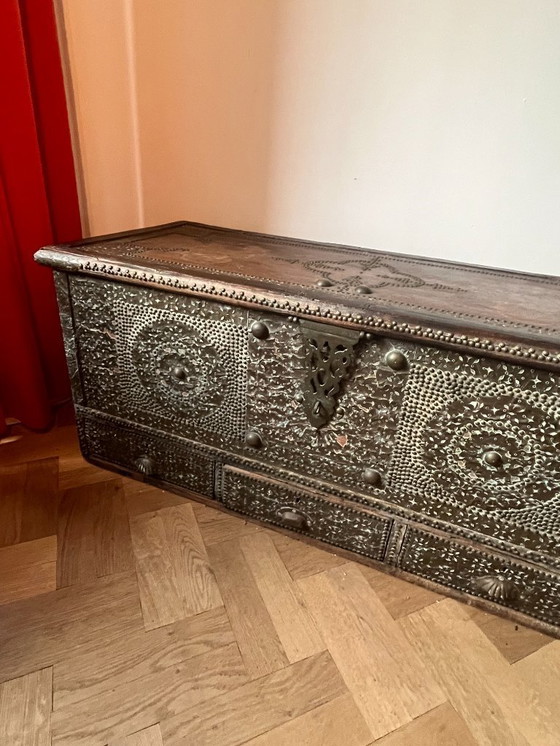 Image 1 of Ensemble unique de 3 coffres à couvertures arabes - fait à la main - vers 1950