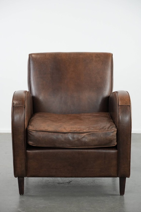 Image 1 of Poltrona in pelle di pecora dal design elegante e dalle belle forme rotonde