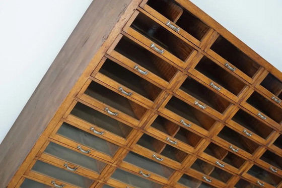 Image 1 of Großer, antiker deutscher Kurzwarenladenschrank aus Eiche, 1940er Jahre