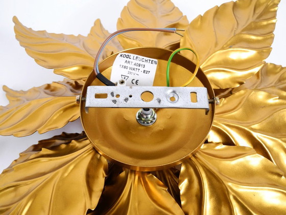Image 1 of Rare grande lampe de plafond ou applique murale de style florentin, plaquée or, signée Hans Kögl, datant des années 1980.