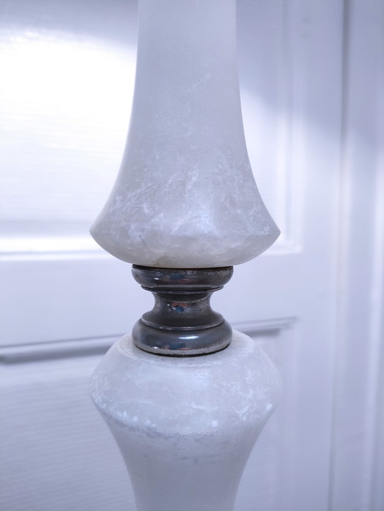 Image 1 of Alabaster-Stehleuchte und Metall-Radkappen 70er Jahre