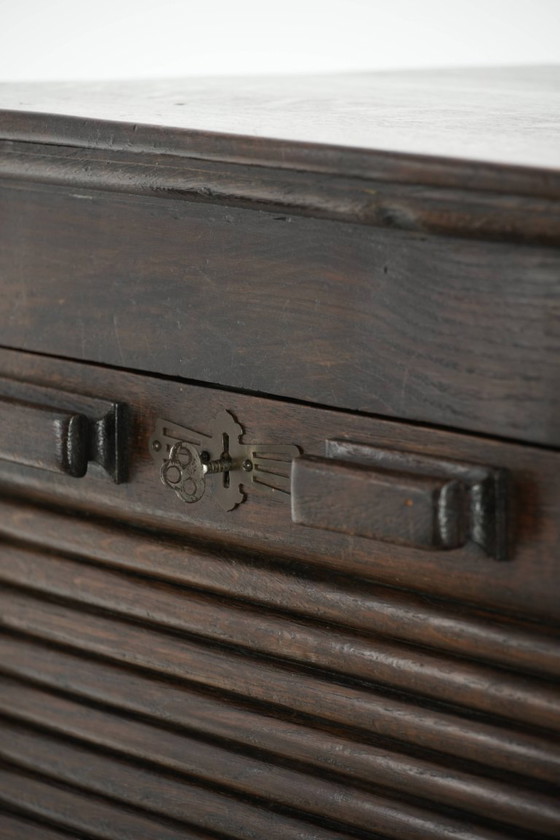 Magnífico archivador/notario antiguo inglés de roble con puerta enrollable de principios del siglo XX. (photo 10 of 14)