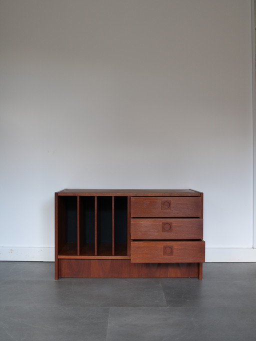 Mueble para discos de vinilo danés antiguo de teca. – tv meubelen, Wood, Vintage (photo 2 of 8)
