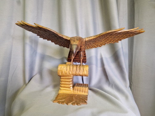 Bel aigle en bois