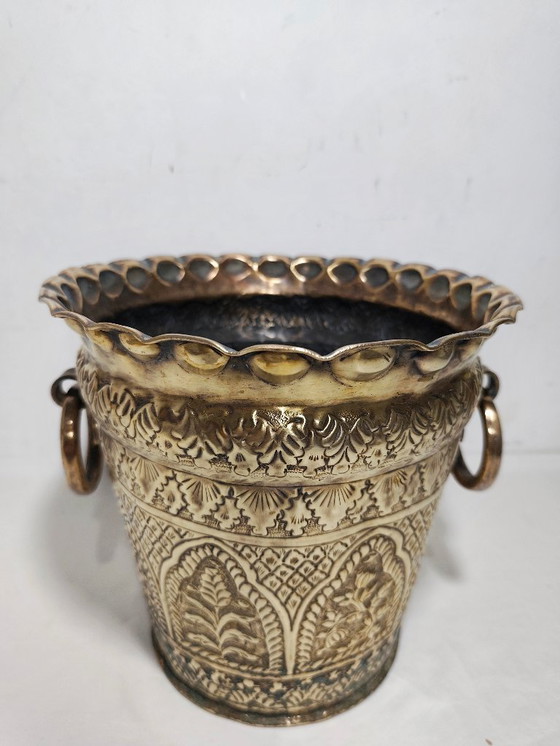 Image 1 of Macetero de bronce. España, década de 1980.