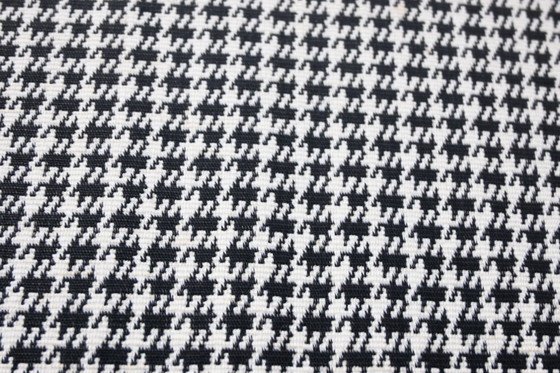 Image 1 of Sillón Leolux Wibber único en tela blanca y negra con otomana.