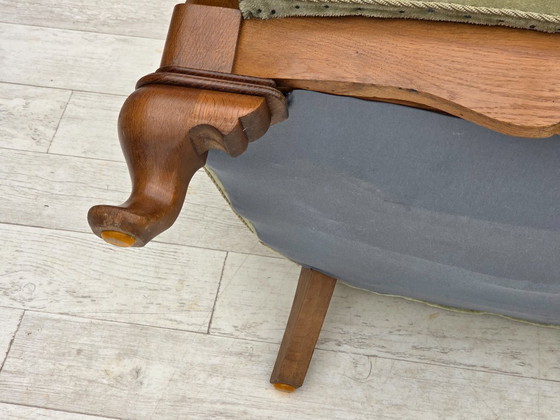 Image 1 of Fauteuil danois des années 1960, velours vert, bois de chêne sculpté.
