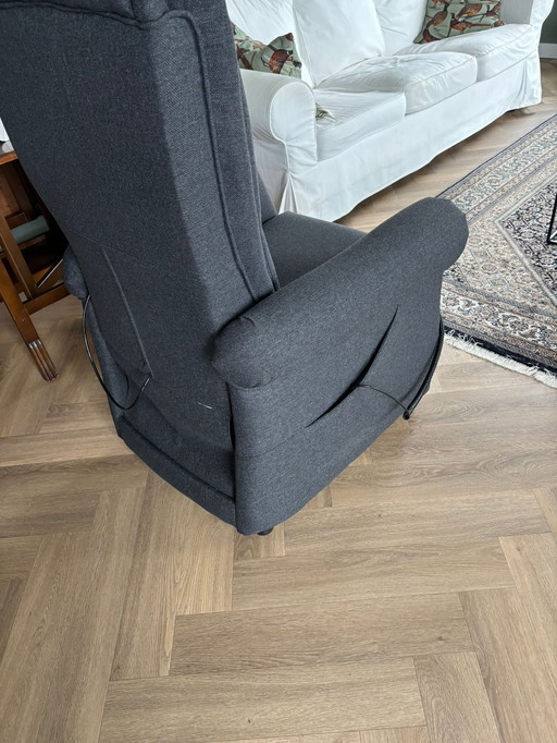 Comme neuf : Fauteuil inclinable Fitform avec aide à la levée
