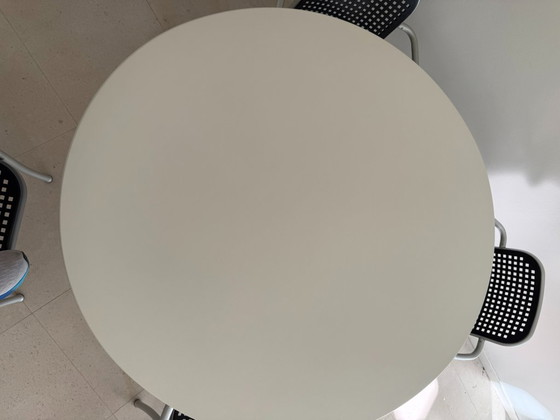 De Padova Milano: Shine Dining Table with 4 Silver Armchairs – Plastic, Aluminium (photo 9 of 9)