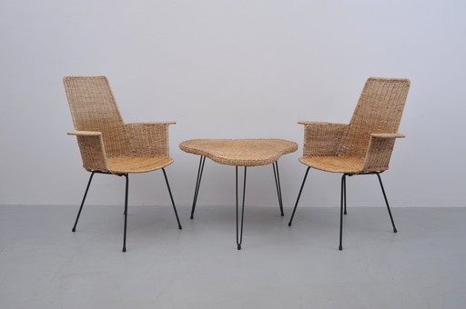 Armlehnenstühle mit Tisch aus Rattan (1950er)