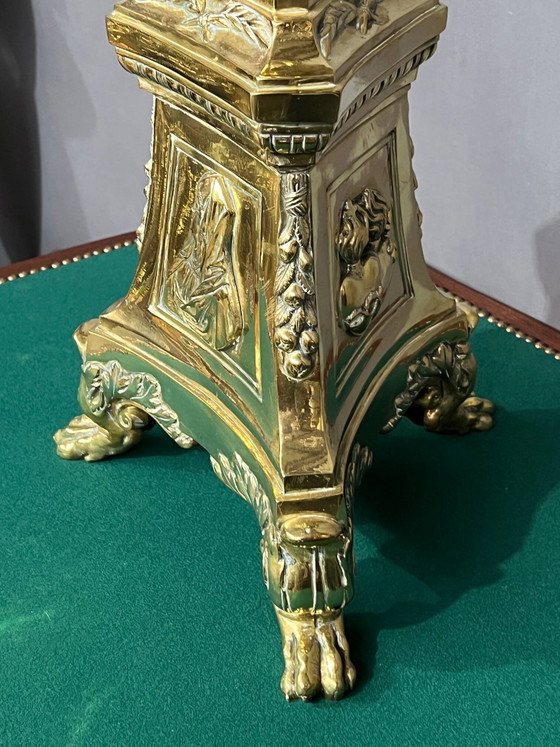 Grand chandelier de sol en bronze massif. – Bougeoirs et chandeliers (photo 4 of 8)