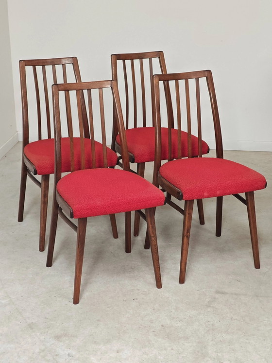Juego de 4 sillas de comedor rojas de Antonin Suman para Interier Praha. – Wood, Mid Century Modern (photo 14 of 14)