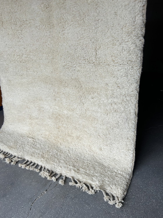 Image 1 of Tapis Beni Ouarain entièrement uni – 310 x 202 cm