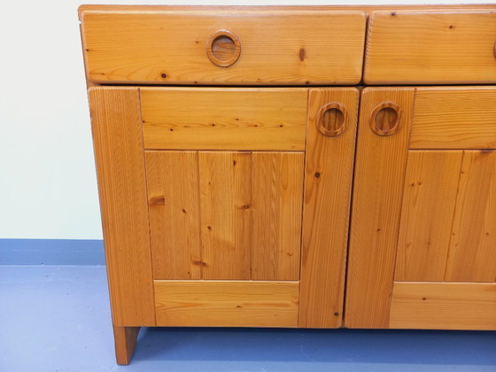 Image 1 of Meuble de rangement Charlotte Perriand Les Arcs vintage en pin des années 60 70