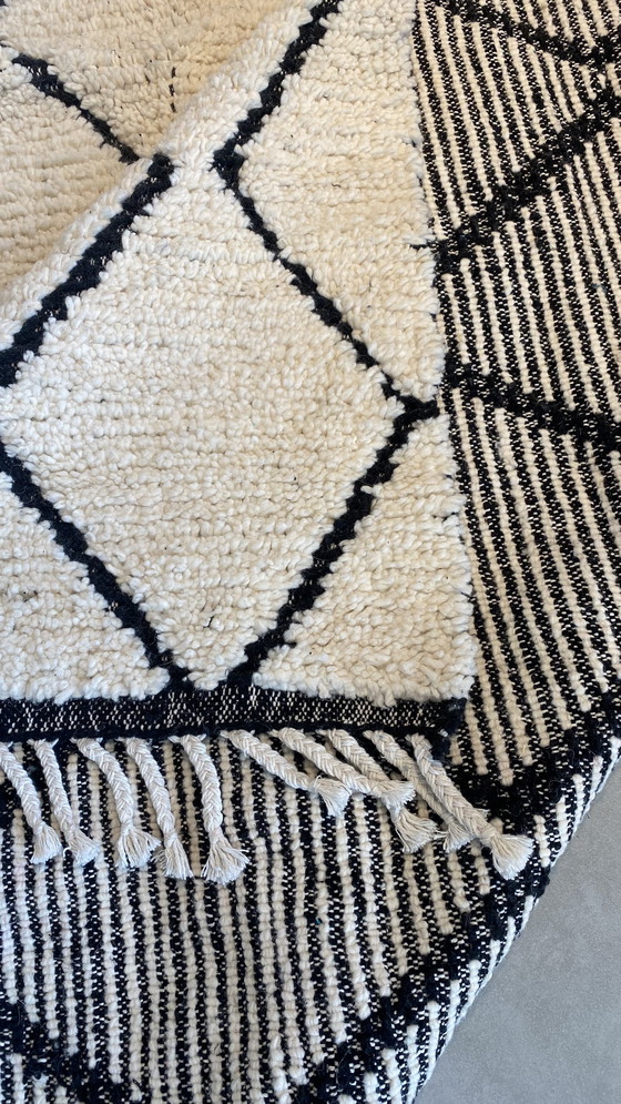 Image 1 of Authentiek Handgemaakt Berber Tapijt uit het Atlasgebergte – Zachte Wol & Tijdloos Marokkaans Design (298 × 195 cm)