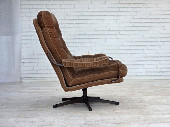 Image 1 of Jaren 70, Deense draaibare fauteuil, bruin corduroy.
