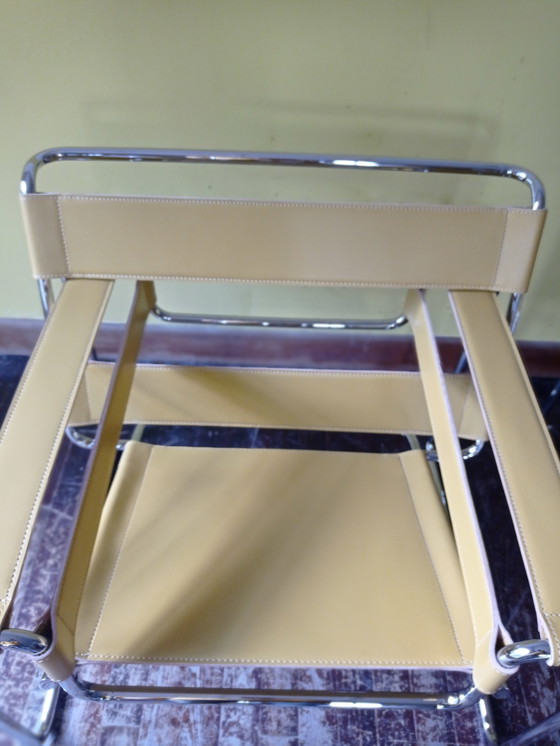 Image 1 of Knoll Wassily B3 2 Fauteuils en cuir ambré neufs et inutilisés Par Marcel Breuer