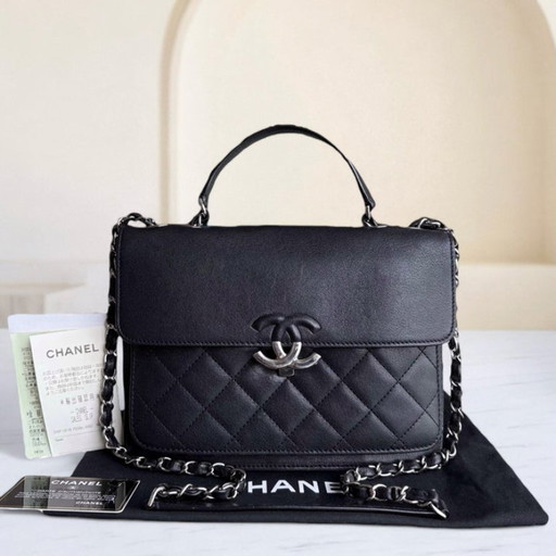Borsa Chanel Medium CC Box Flap - Pelle di vitello trapuntata nera con finiture argentate, serie 25