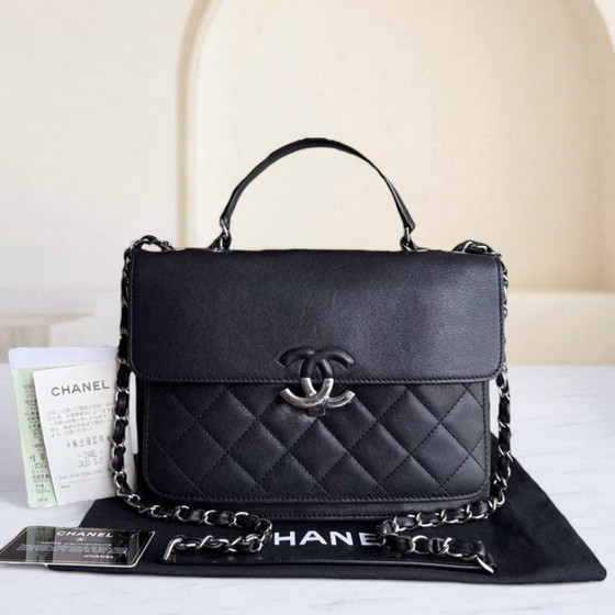 Image 1 of Borsa Chanel Medium CC Box Flap - Pelle di vitello trapuntata nera con finiture argentate, serie 25