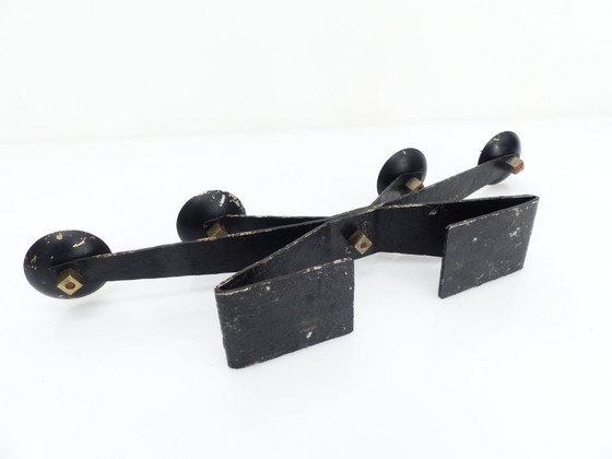Image 1 of Modernistische brutalistische kroonluchter met vier zwartgeblakerde, gehamerde metalen punten, Europa, circa 1960-1970