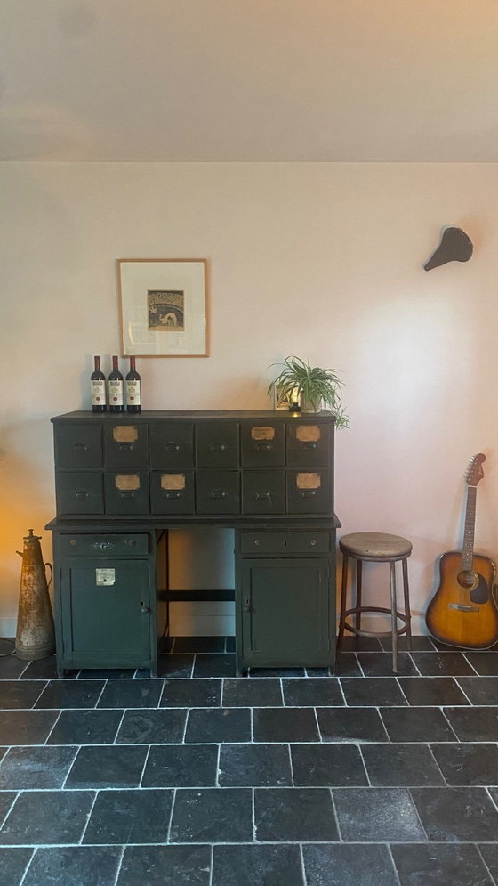 Image 1 of Industrieller Hocker mit schönem authentischen Eichensitz