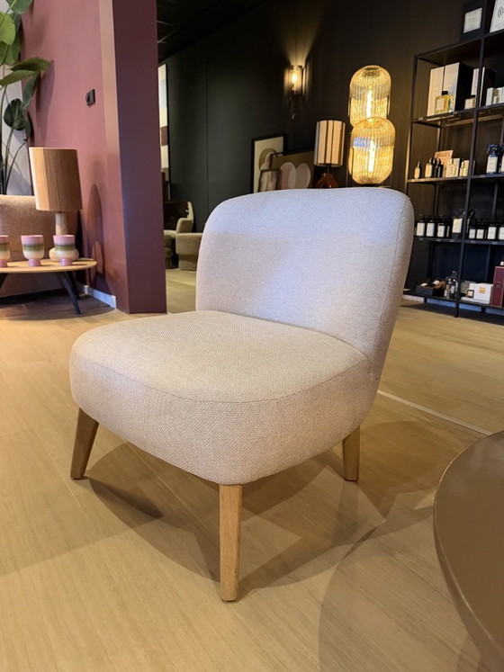 Image 1 of DYYK - Sillón beige con patas de madera de roble