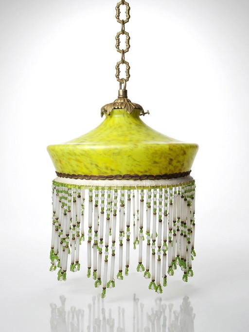 Antieke Art Deco Lampenkap van Geel Gemarmerd Glas met Kralenfranjes – decoratieve objecten