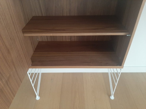 Image 1 of WANDGESTALTUNG STRINGMÖBEL