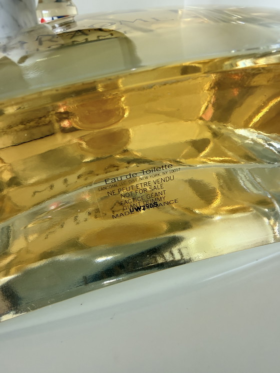 Image 1 of Grande bouteille factice Lancôme 